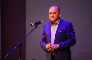 Главный врач Новосибирской областной больницы стал Народным героем